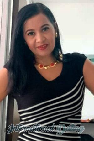 180662 - Yenny Age: 53 - Colombia