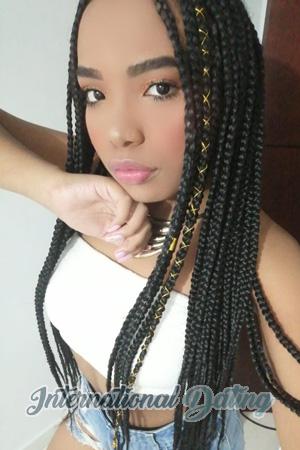 192916 - Yenssy Age: 29 - Colombia