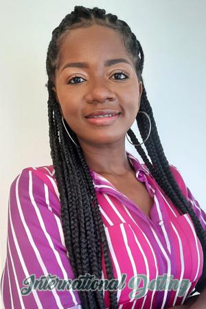 205104 - Stefany Age: 35 - Colombia