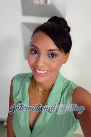 207417 - Laura Age: 36 - Colombia