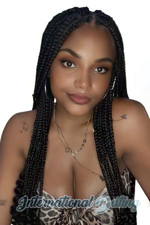 215374 - Yineth Age: 29 - Colombia