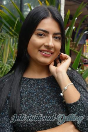 219479 - Laura Age: 27 - Colombia