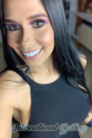 219488 - Laura Age: 36 - Colombia