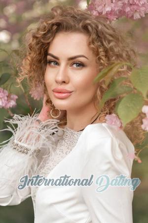 221665 - Yuliia Age: 38 - Ukraine